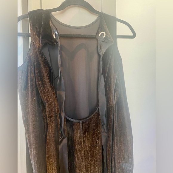 Topshop black cold shoulder velvet dress with gold metallic shimmer, Size 2 - Picture 8 of 13